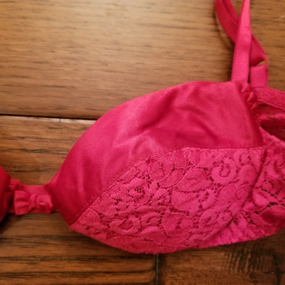 Red Satin and Lace Maidenform Bra - Picture 3 of 6